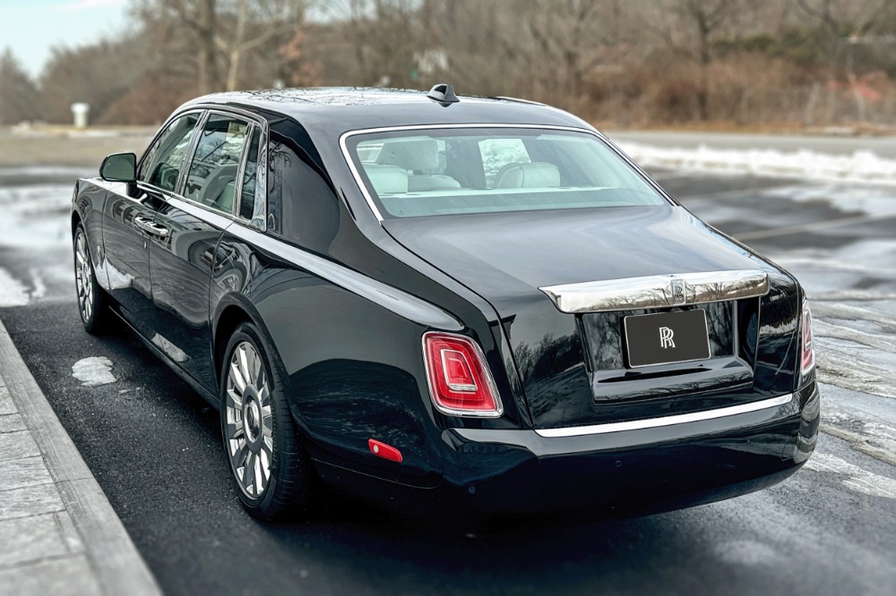 2023 Rolls-Royce Phantom Image 19