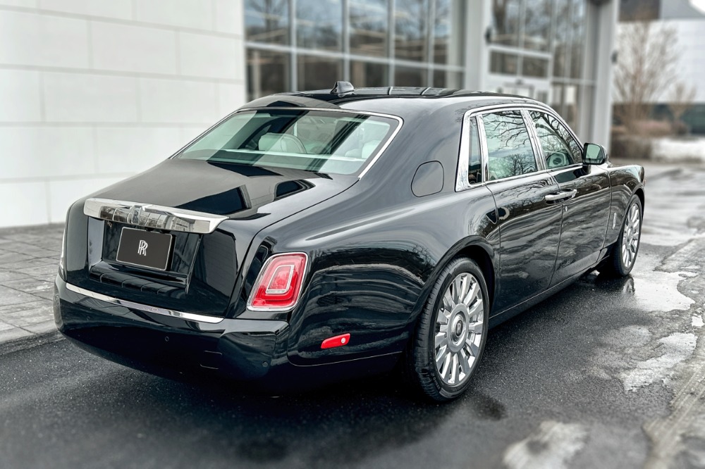2023 Rolls-Royce Phantom Image 2