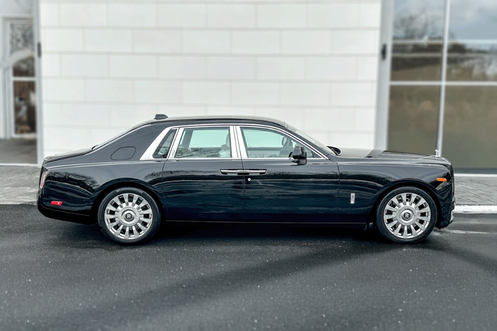 2023 Rolls-Royce Phantom Image 3