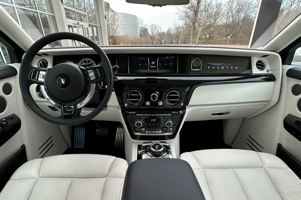 2023 Rolls-Royce Phantom Image 4