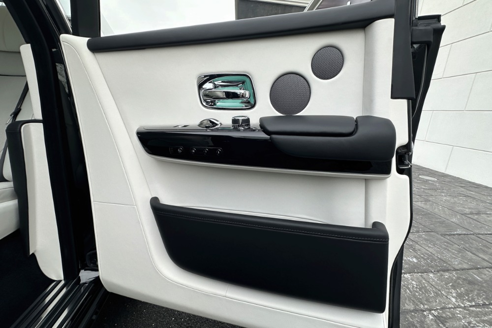 2023 Rolls-Royce Phantom Image 6