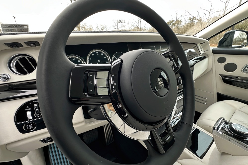 2023 Rolls-Royce Phantom Image 8