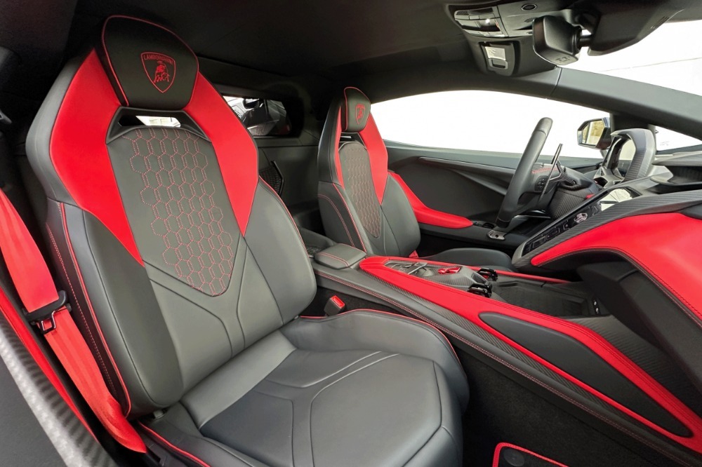 2025 Lamborghini Revuelto Image 11