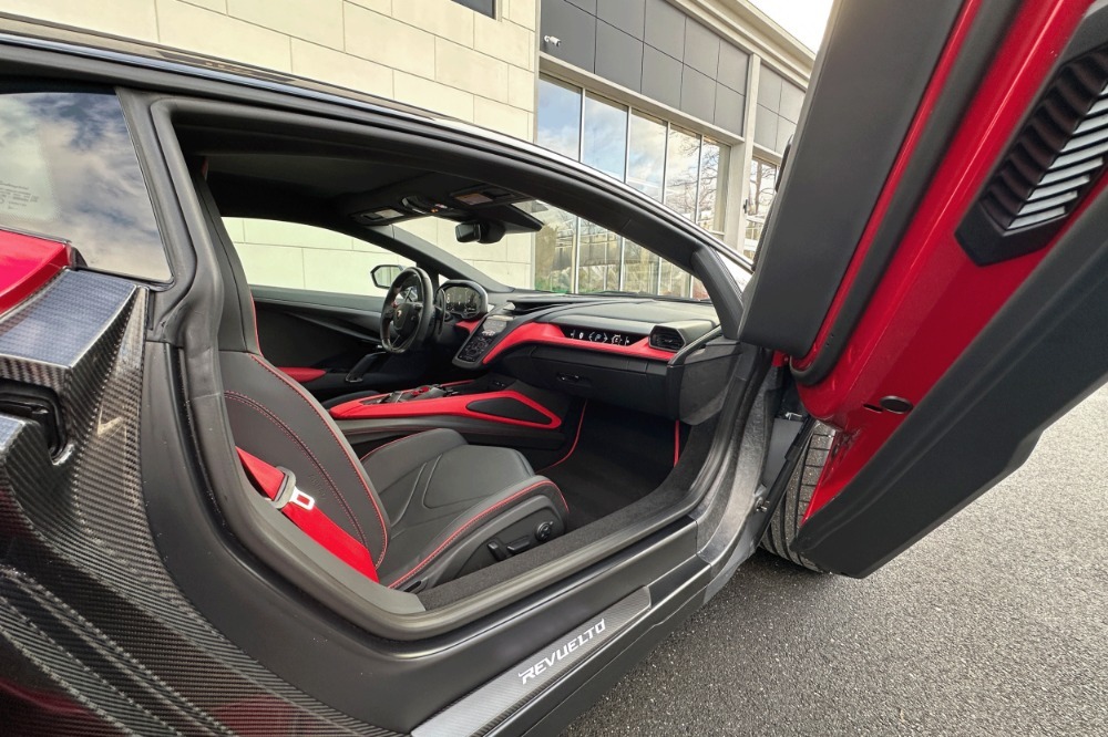 2025 Lamborghini Revuelto Image 12