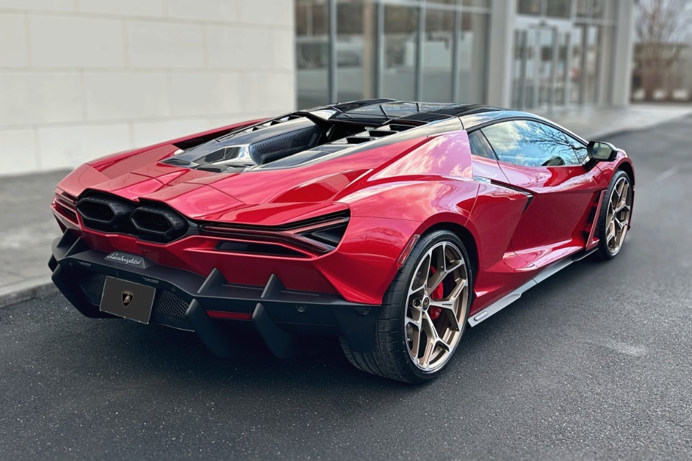 2025 Lamborghini Revuelto Image 16