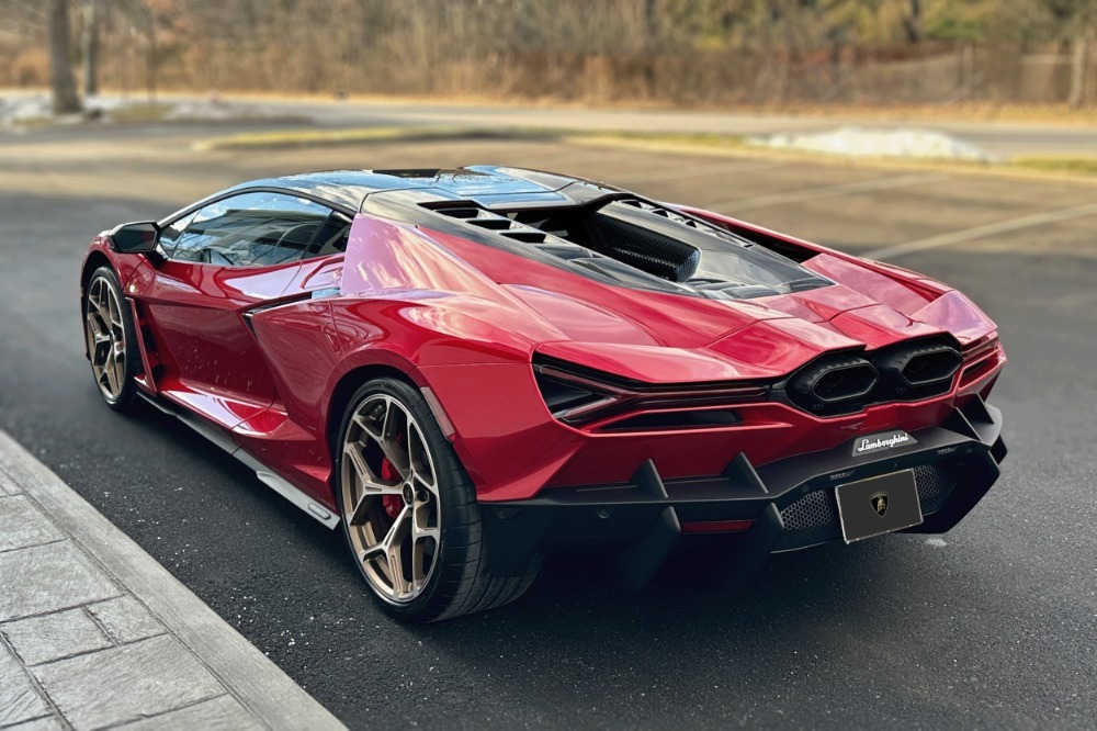 2025 Lamborghini Revuelto Image 18