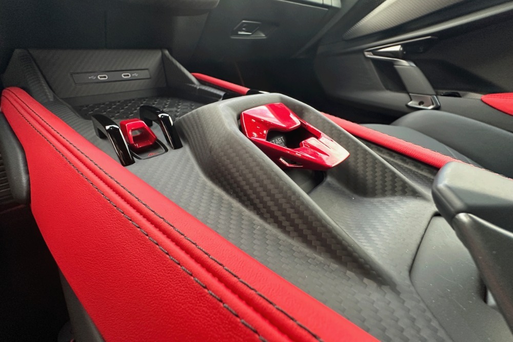 2025 Lamborghini Revuelto Image 8