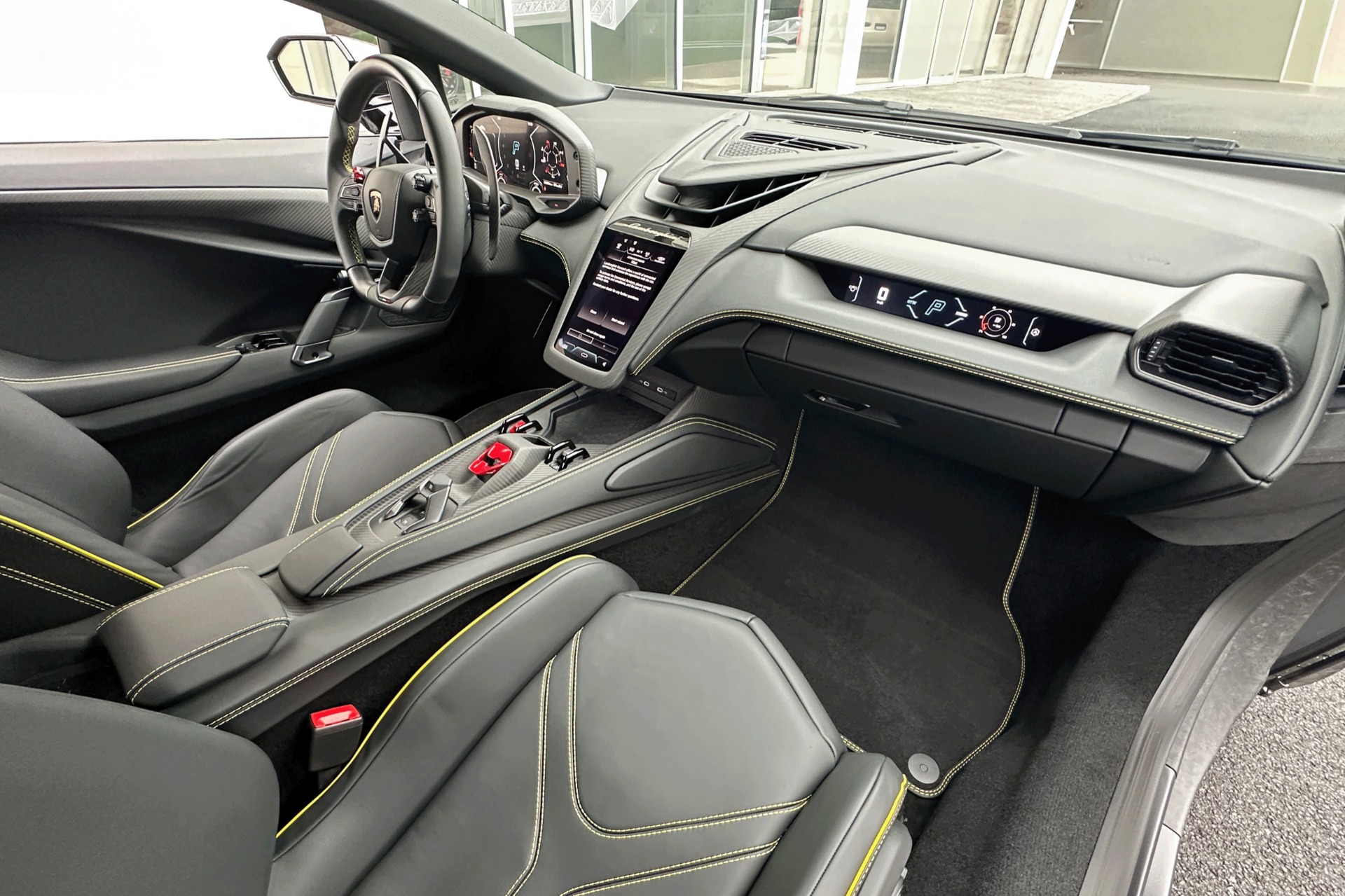 2025 Lamborghini Revuelto Image 10