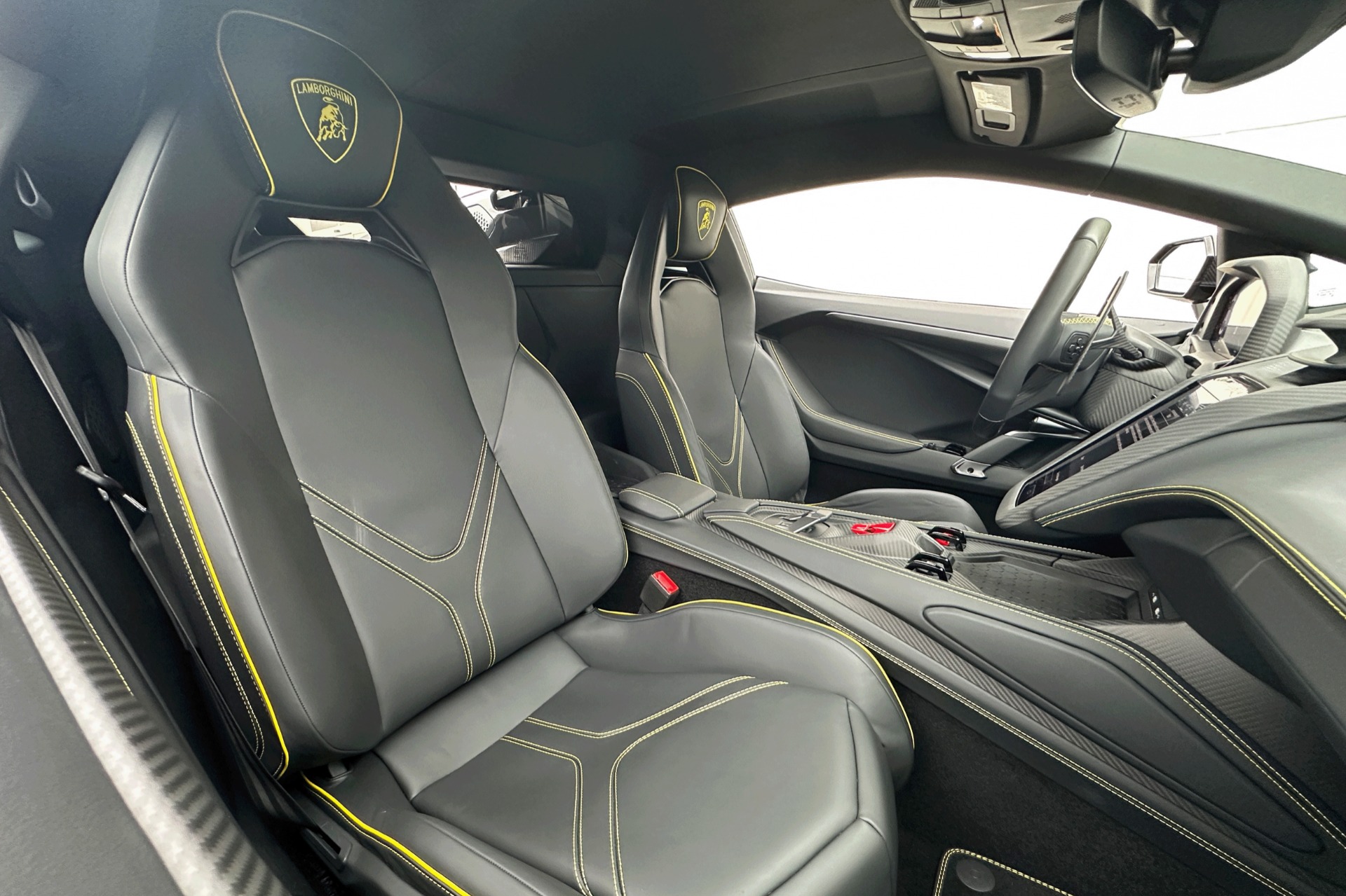 2025 Lamborghini Revuelto Image 11