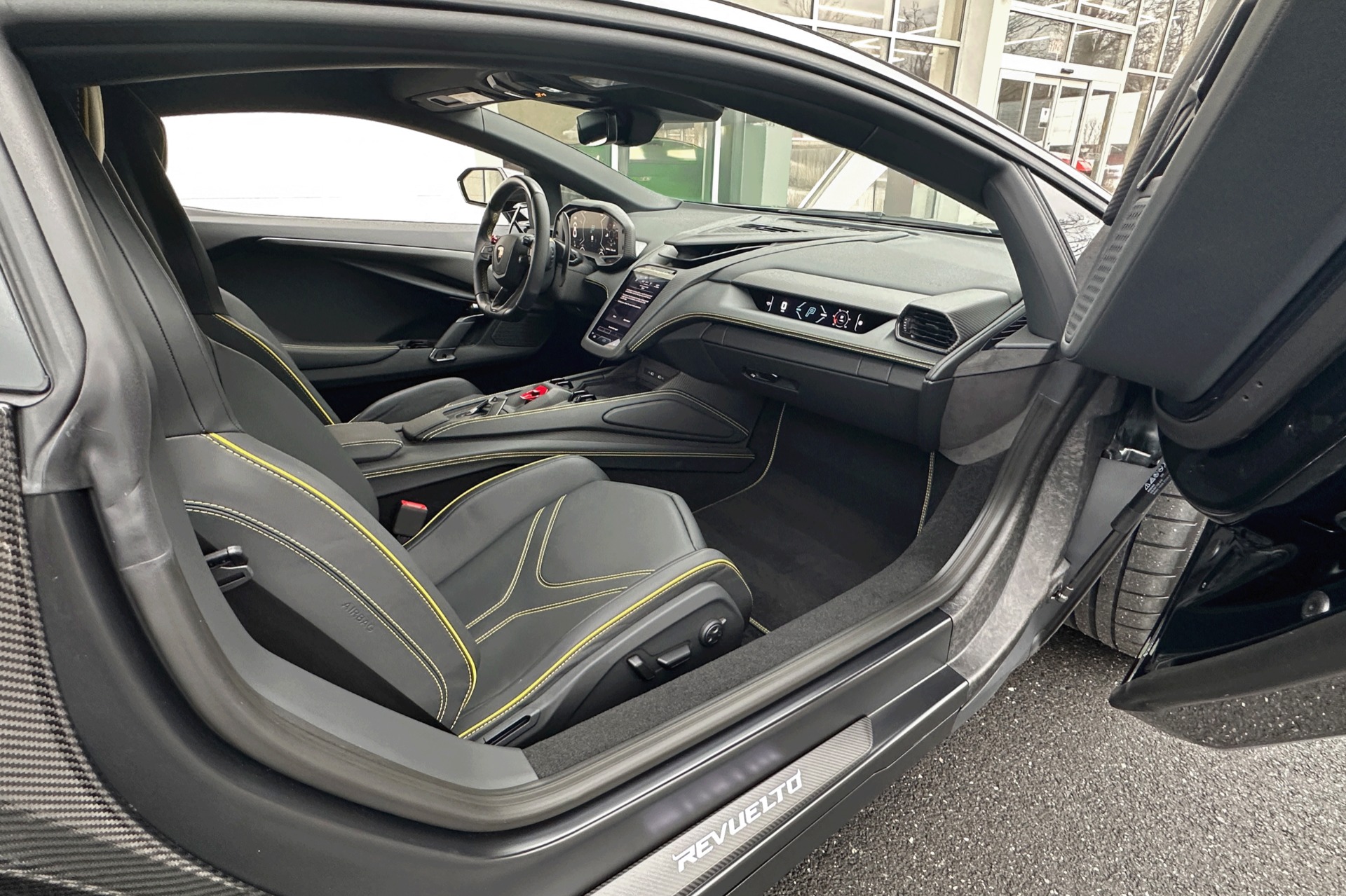 2025 Lamborghini Revuelto Image 12