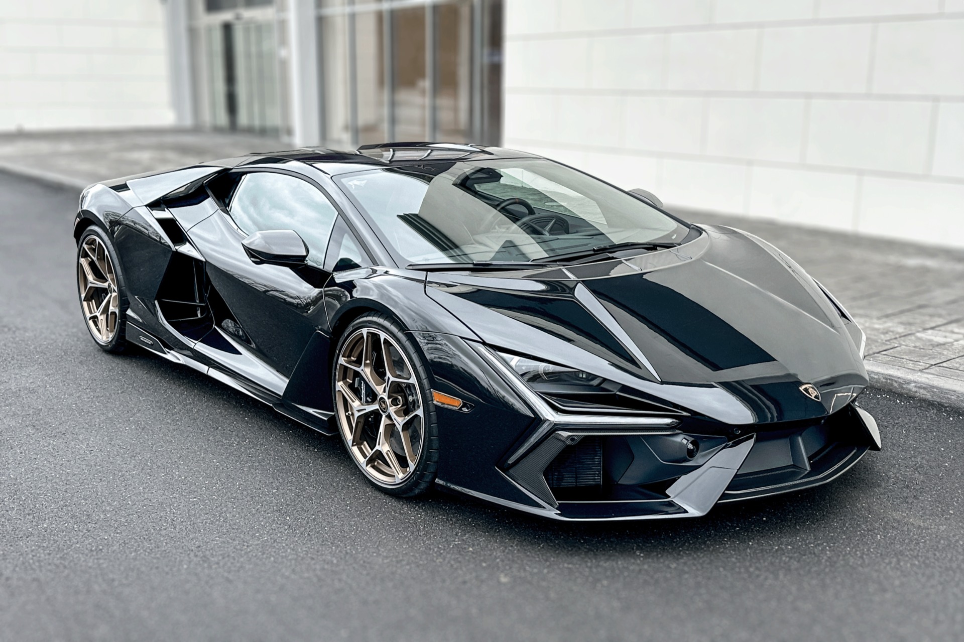 2025 Lamborghini Revuelto Image 15