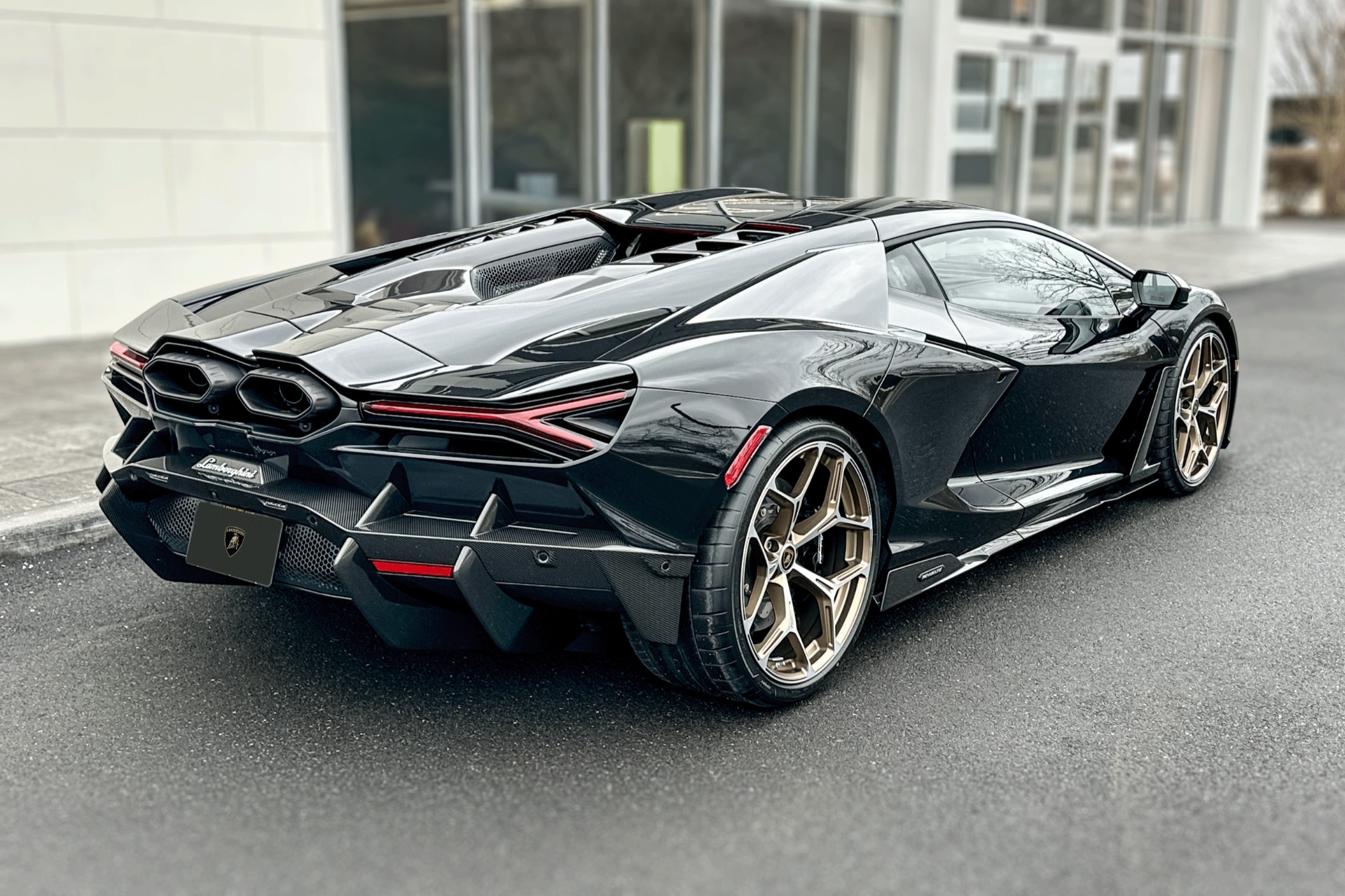 2025 Lamborghini Revuelto Image 16