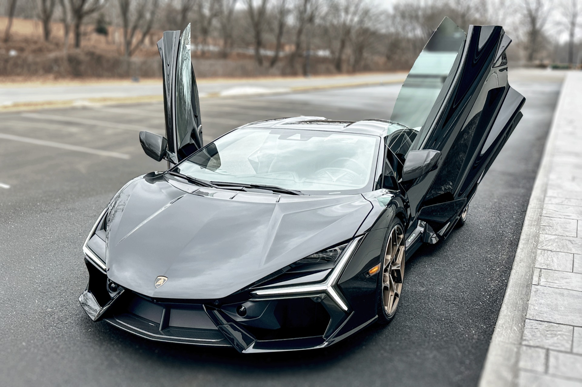 2025 Lamborghini Revuelto Image 17