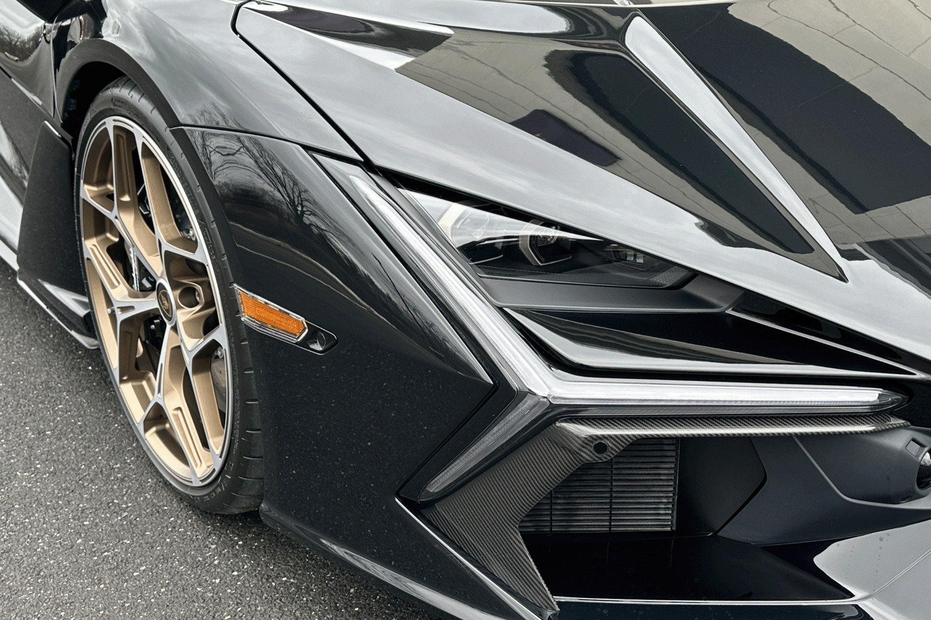 2025 Lamborghini Revuelto Image 21