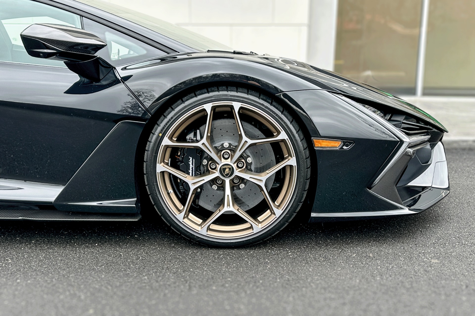 2025 Lamborghini Revuelto Image 4