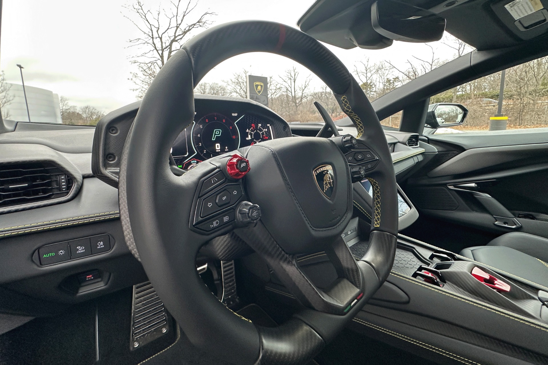 2025 Lamborghini Revuelto Image 6