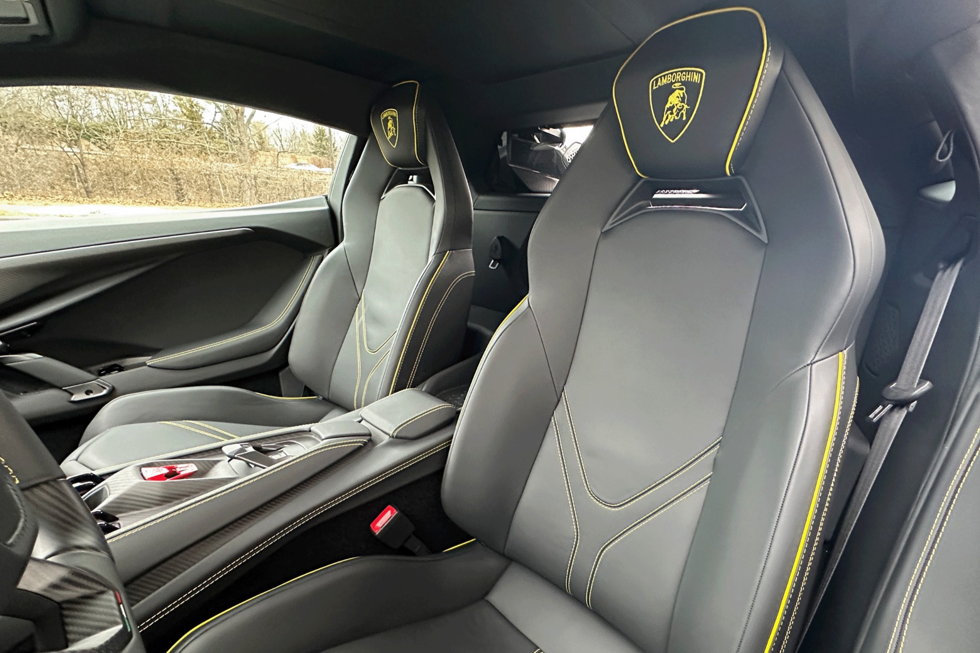 2025 Lamborghini Revuelto Image 7