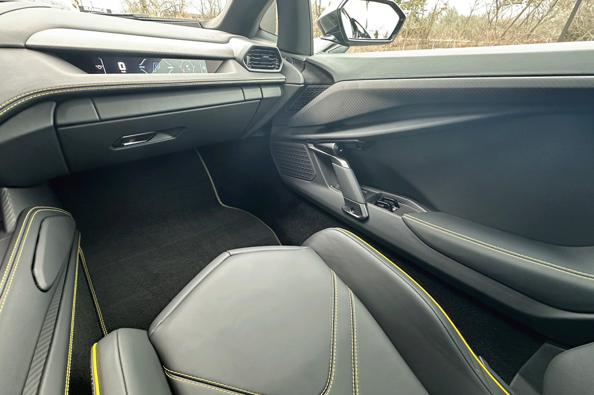 2025 Lamborghini Revuelto Image 9