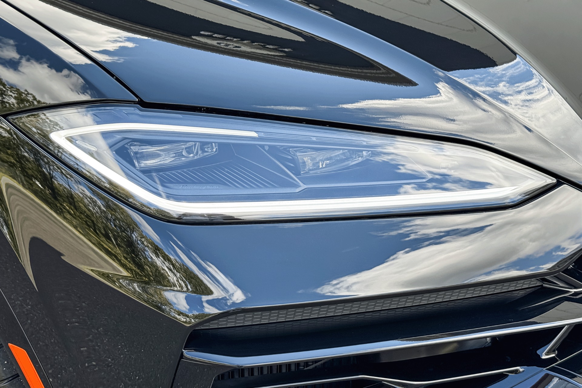2025 Lamborghini Urus Image 10