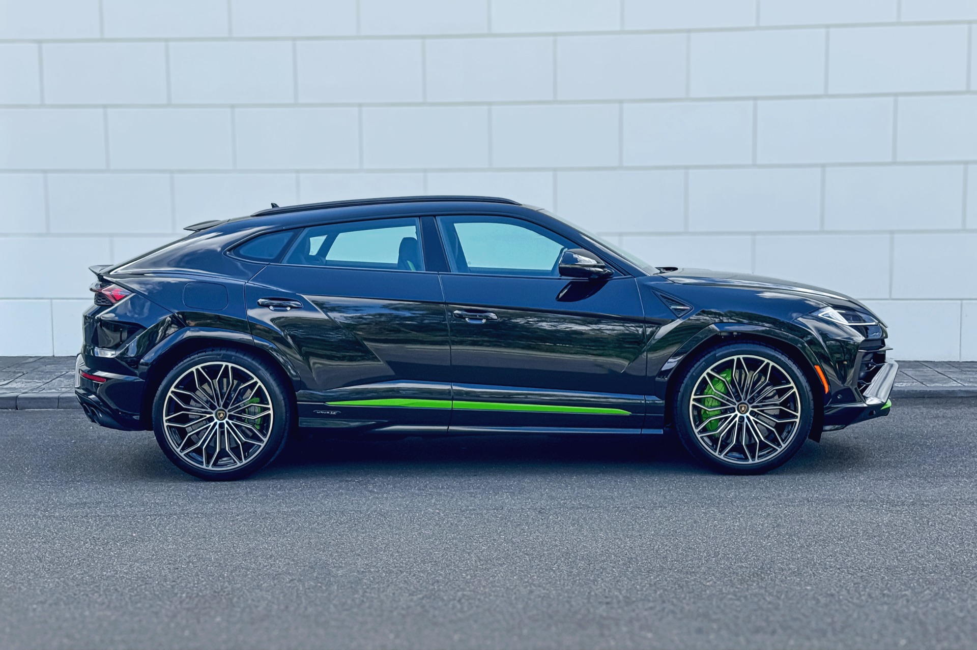 2025 Lamborghini Urus Image 13