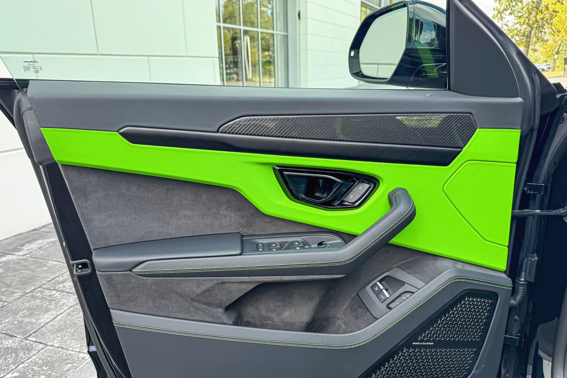 2025 Lamborghini Urus Image 14