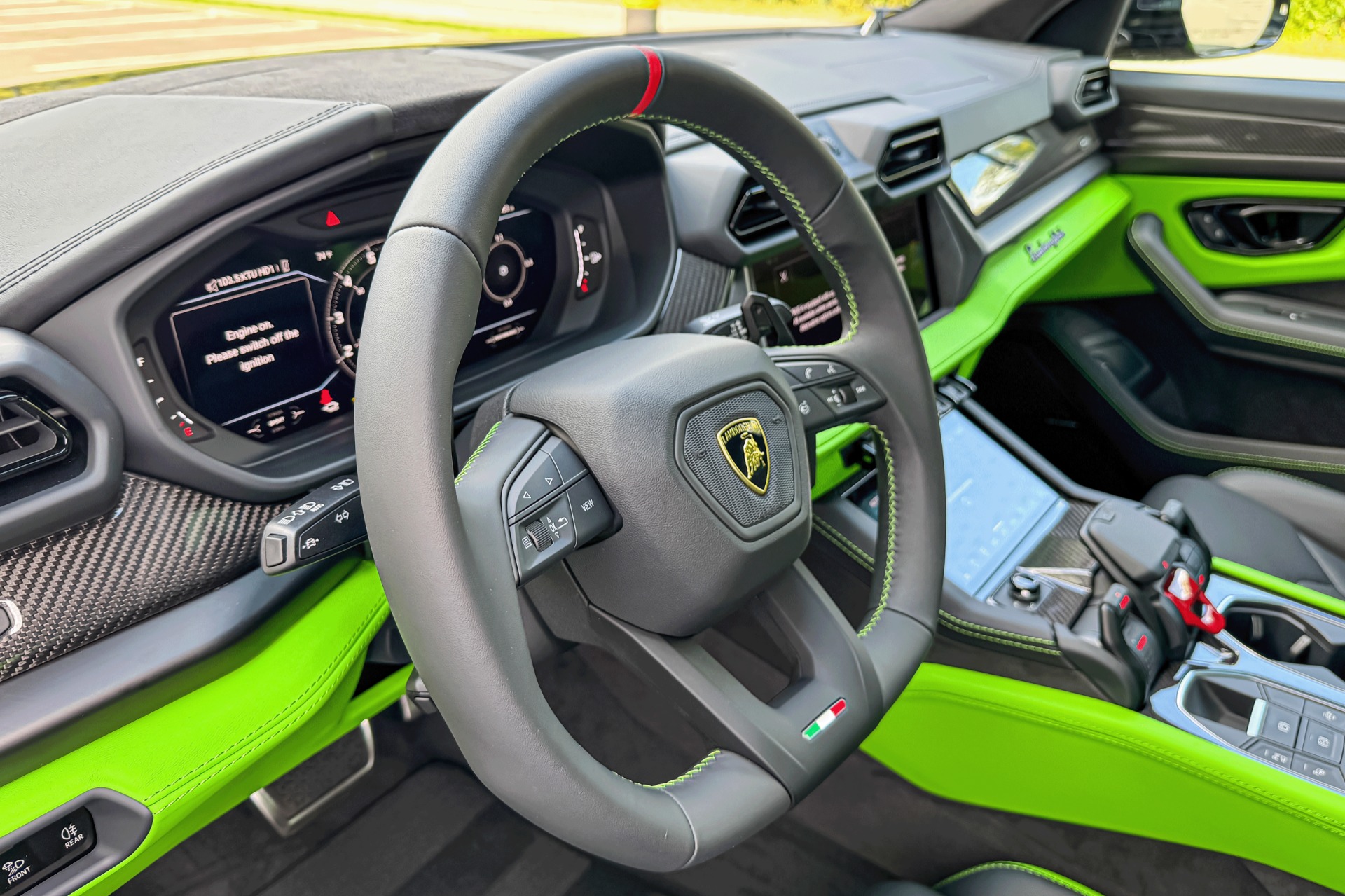 2025 Lamborghini Urus Image 15