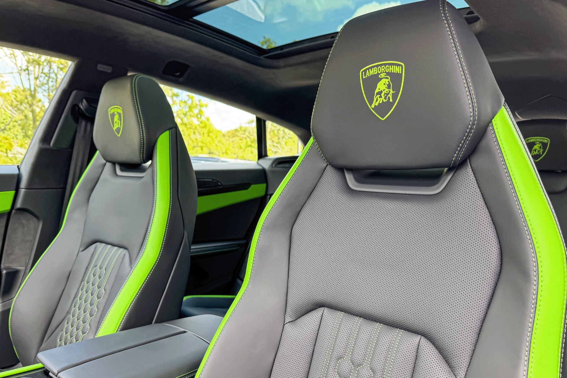 2025 Lamborghini Urus Image 17