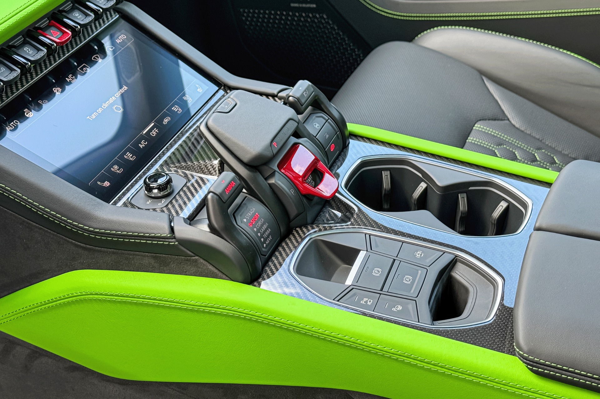 2025 Lamborghini Urus Image 18