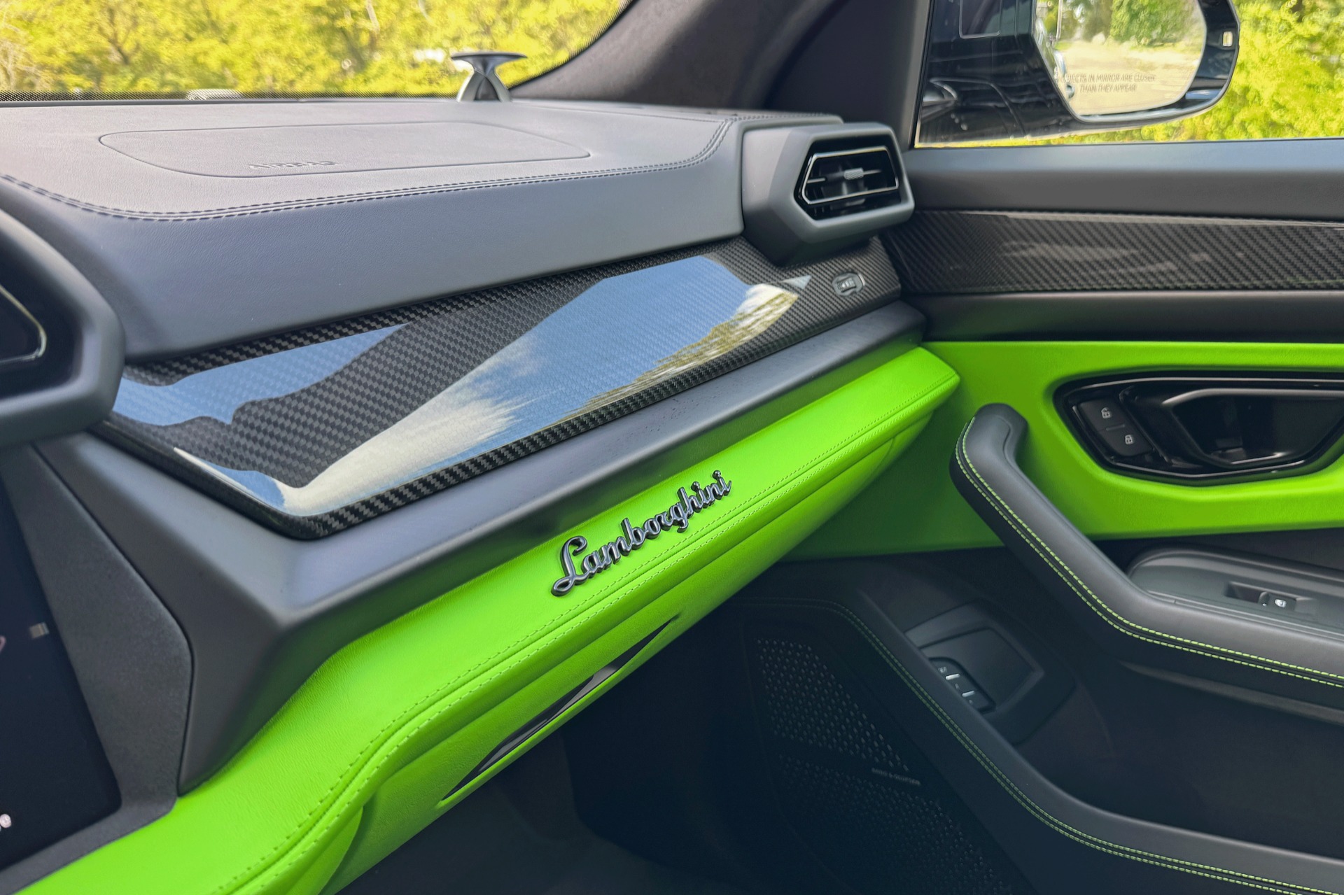 2025 Lamborghini Urus Image 19