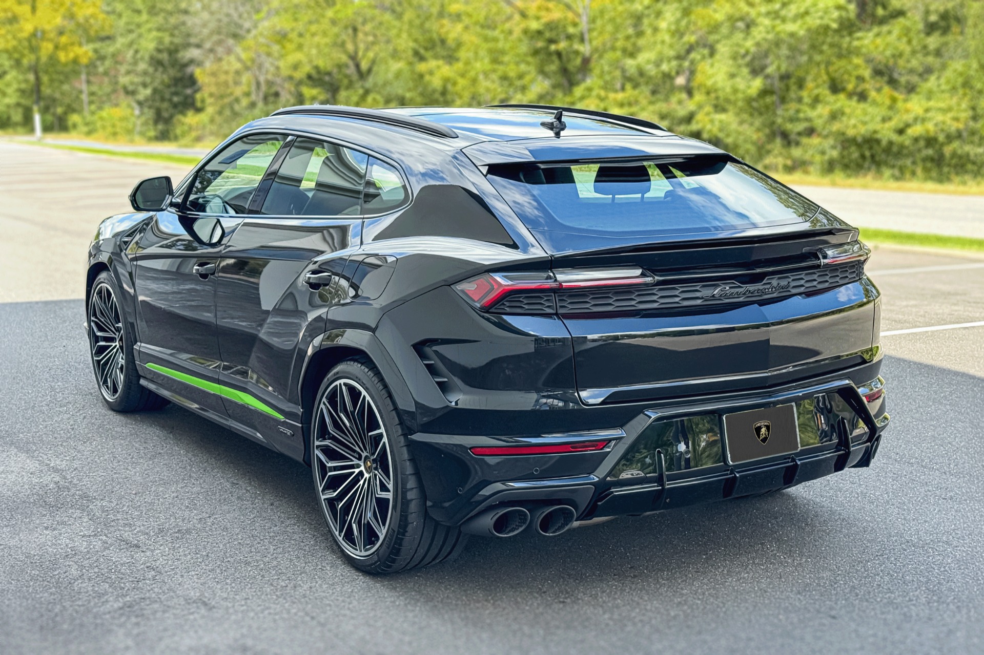 2025 Lamborghini Urus Image 2