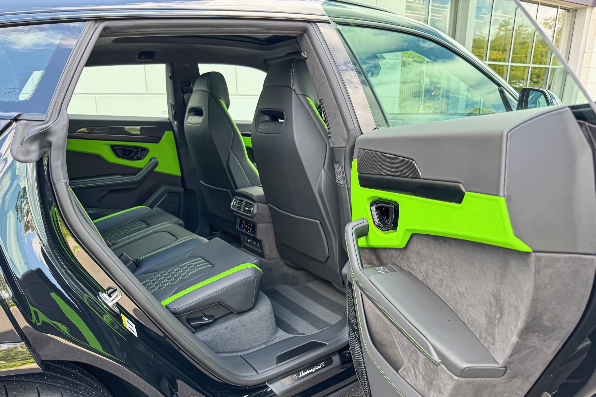 2025 Lamborghini Urus Image 23