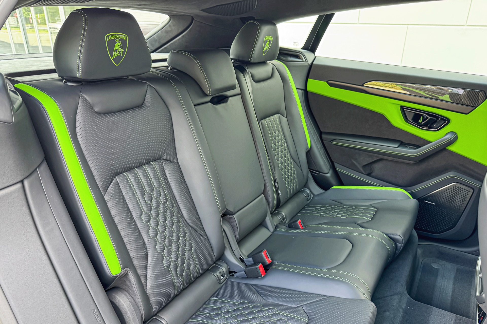 2025 Lamborghini Urus Image 24