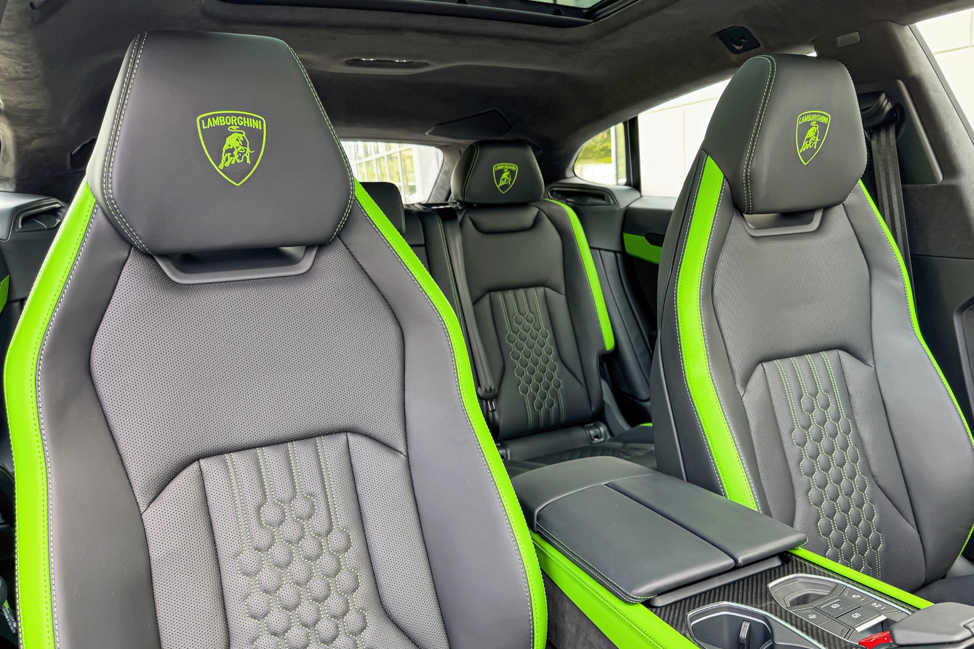 2025 Lamborghini Urus Image 26