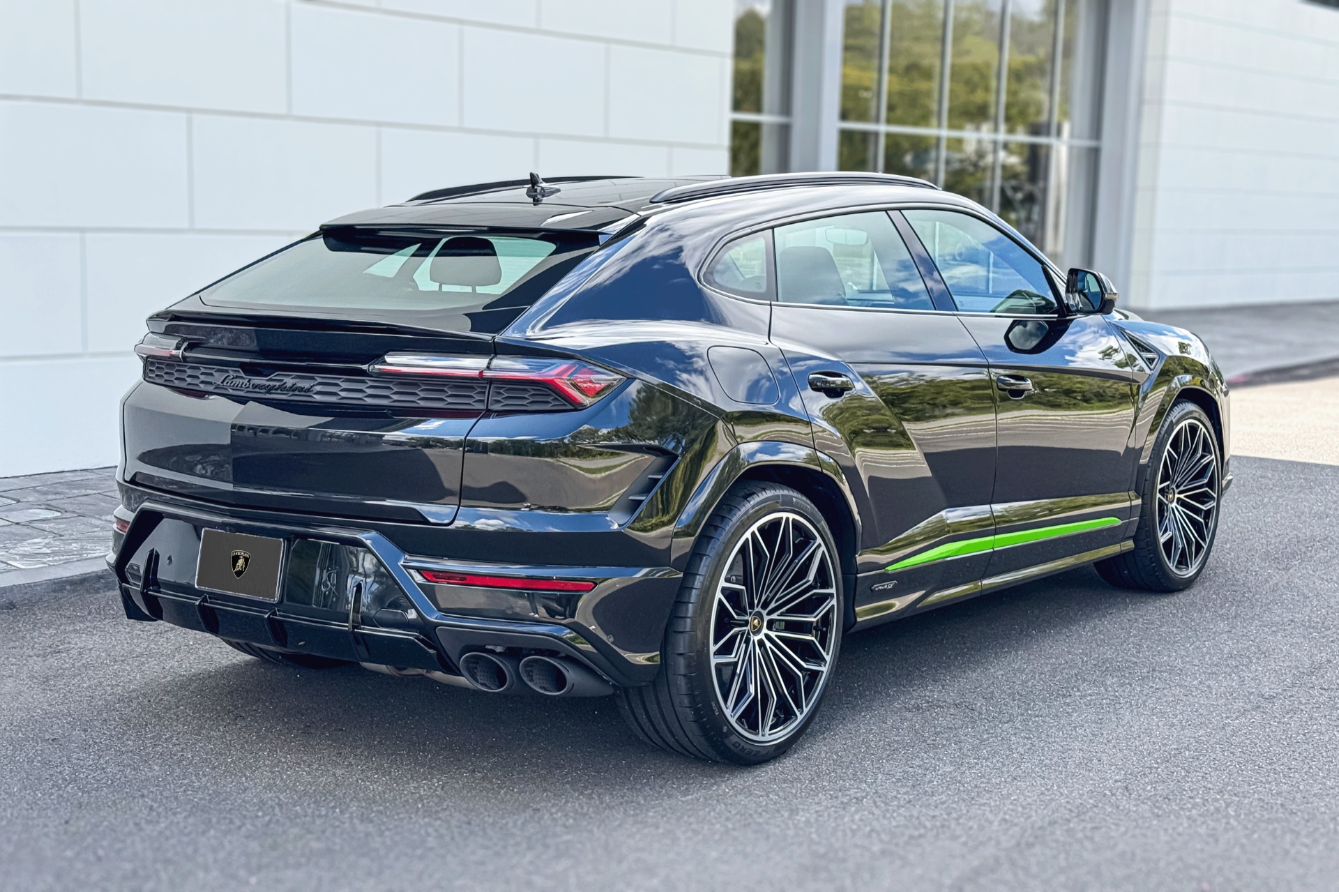 2025 Lamborghini Urus Image 6