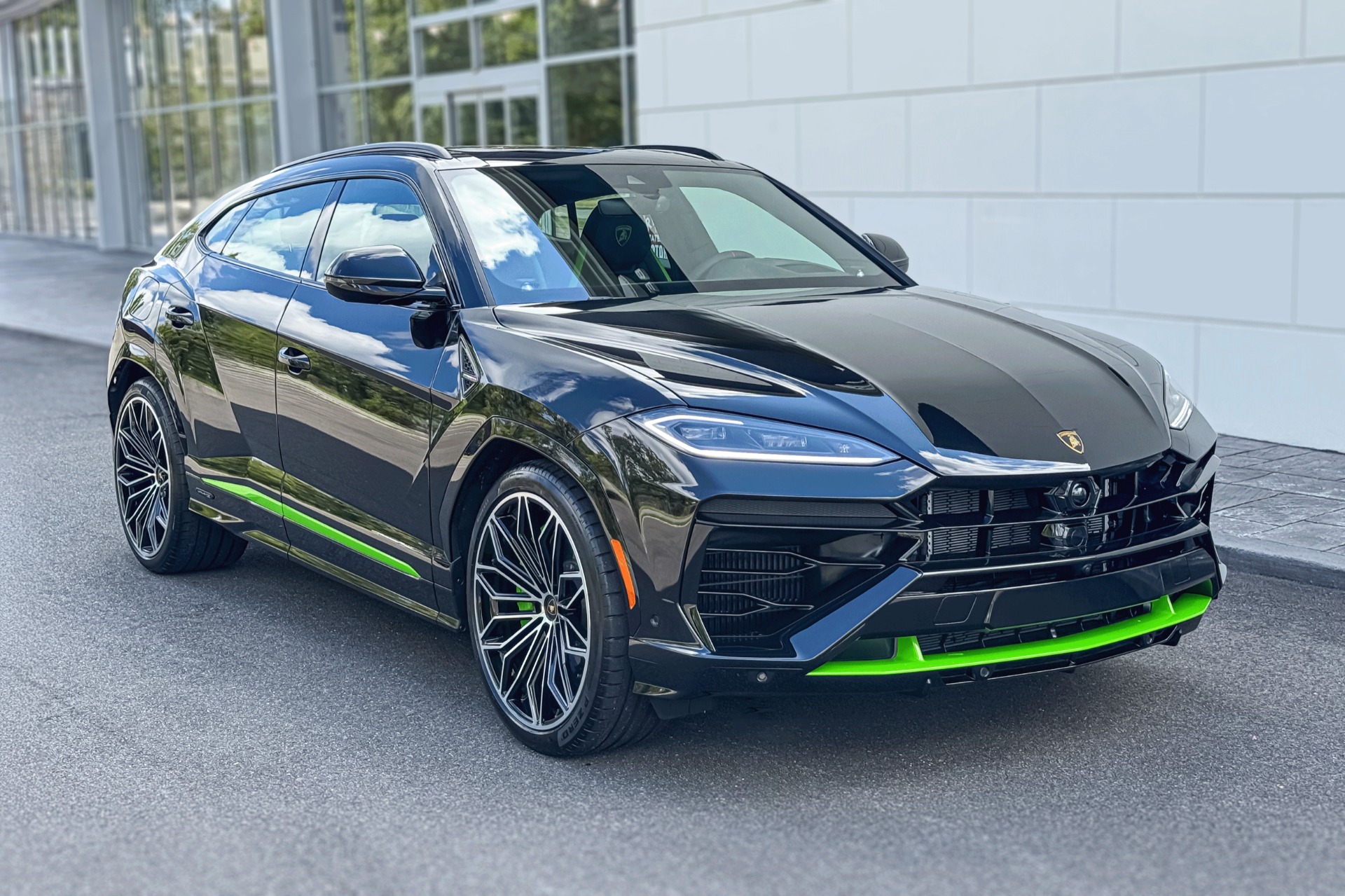 2025 Lamborghini Urus Image 9