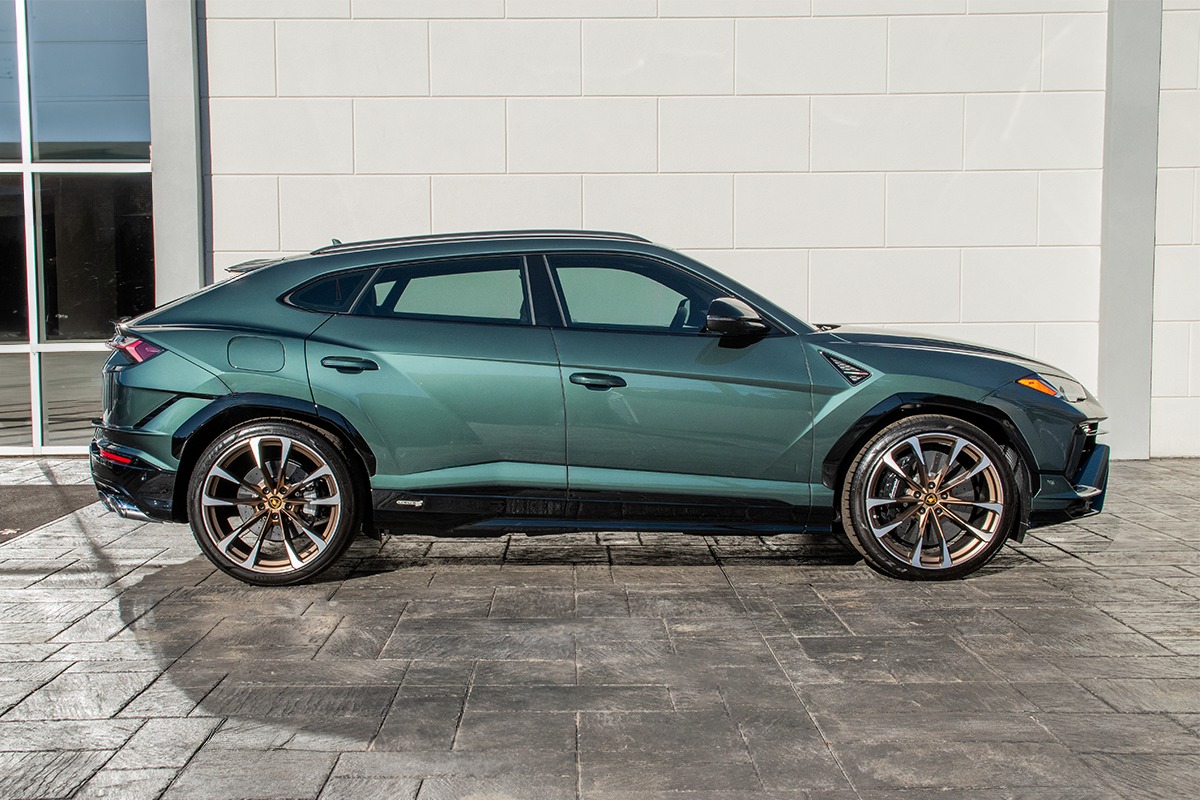 2024 Lamborghini Urus Image 2