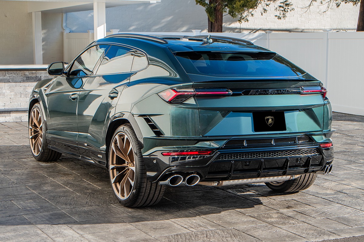 2024 Lamborghini Urus Image 3