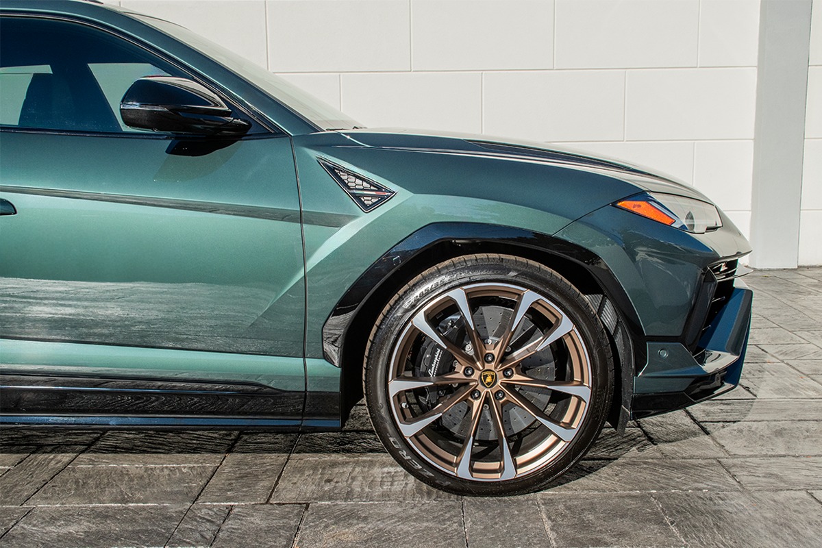 2024 Lamborghini Urus Image 9