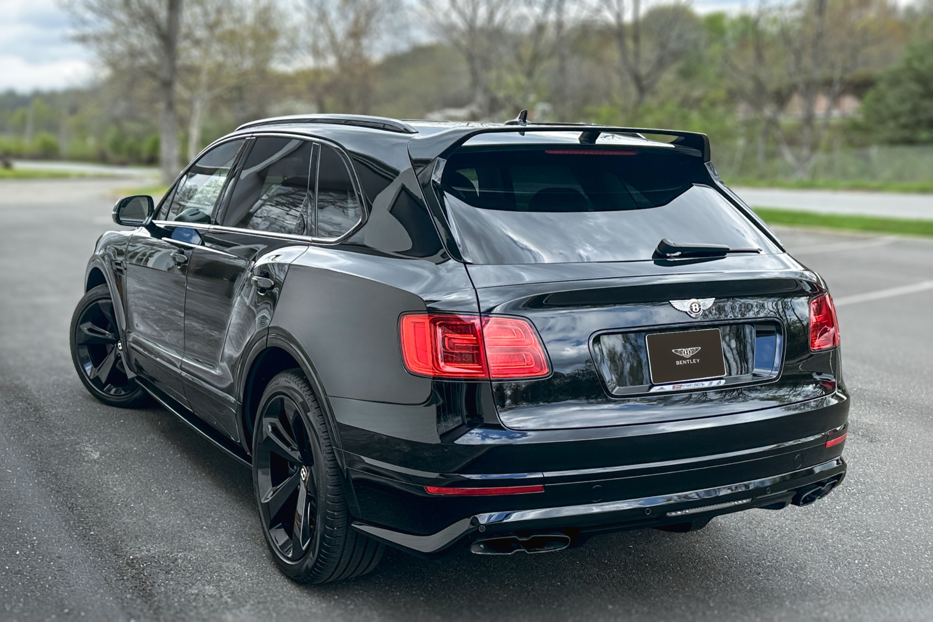 2019 Bentley Bentayga Image 3