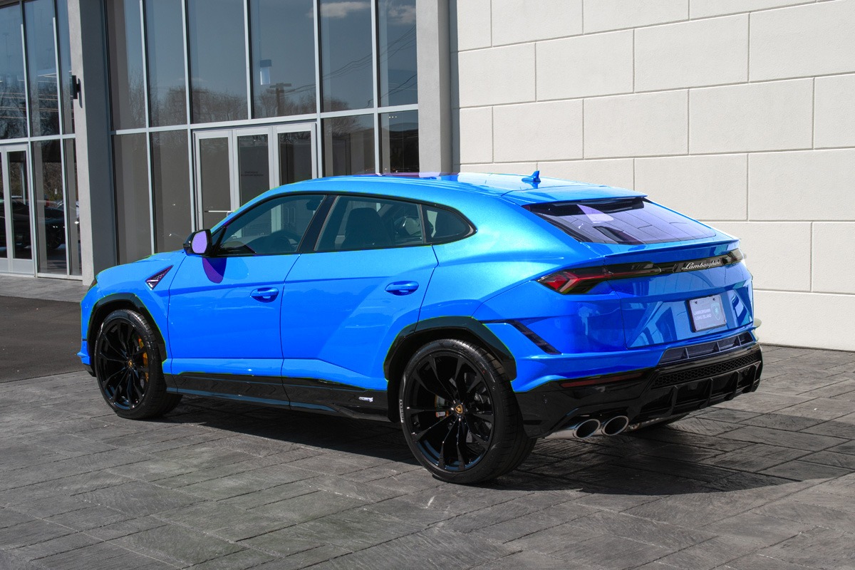 2024 Lamborghini Urus Image 2