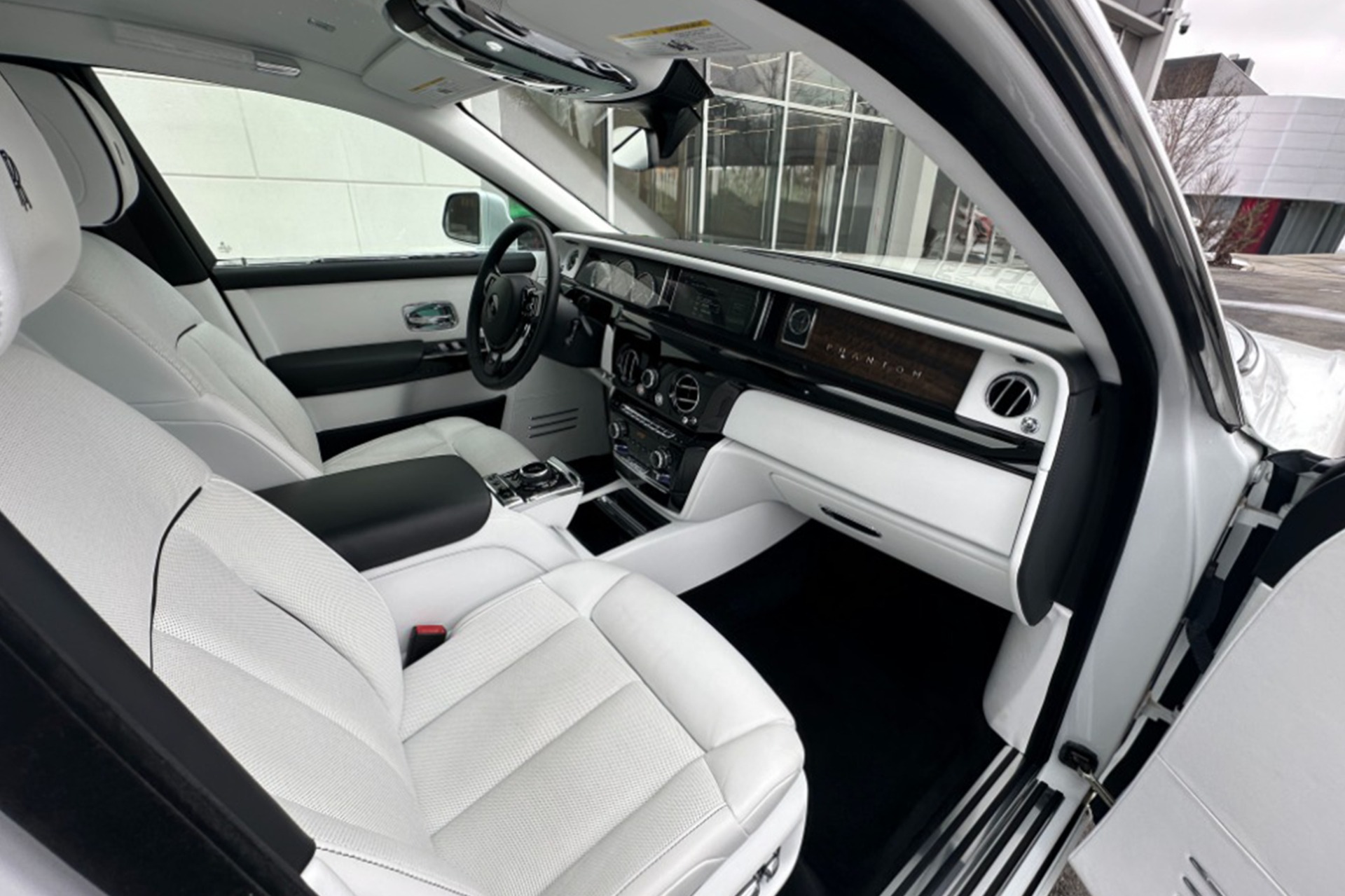2022 Rolls-Royce Phantom Image 10