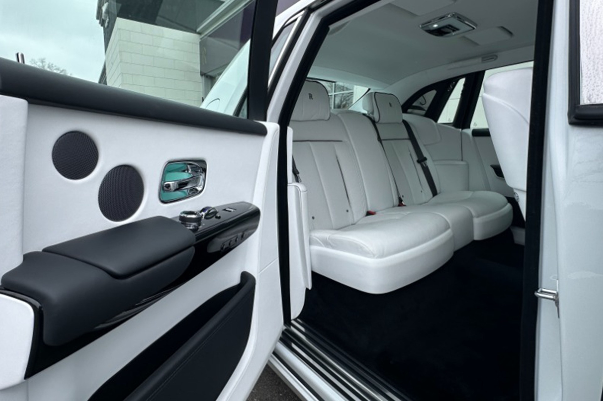 2022 Rolls-Royce Phantom Image 11