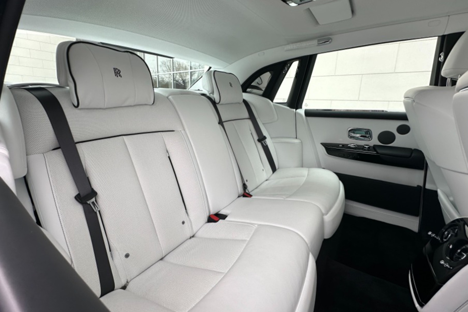 2022 Rolls-Royce Phantom Image 12