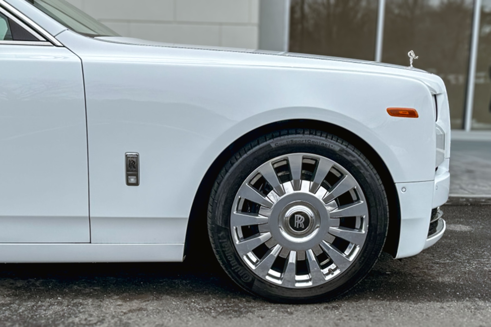 2022 Rolls-Royce Phantom Image 17