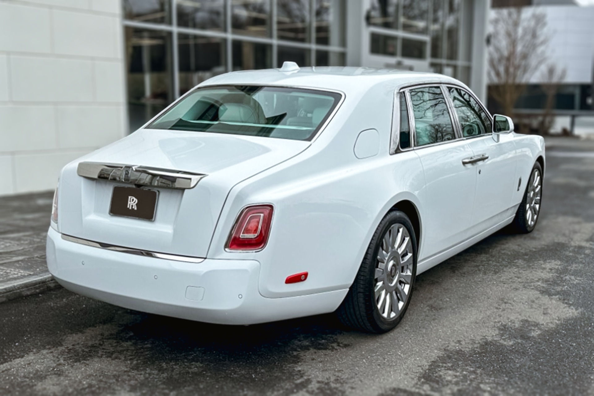 2022 Rolls-Royce Phantom Image 2