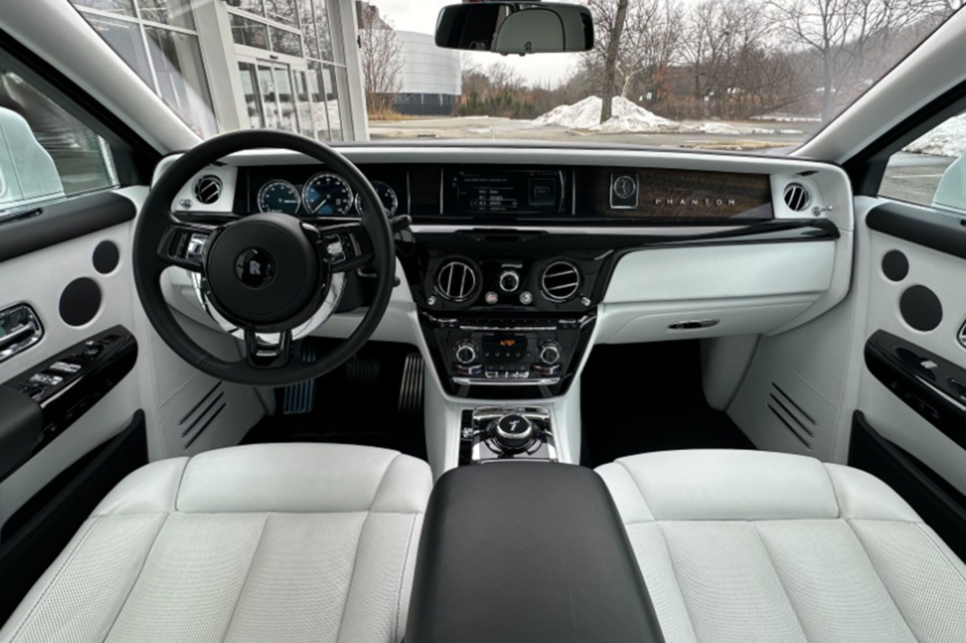 2022 Rolls-Royce Phantom Image 4