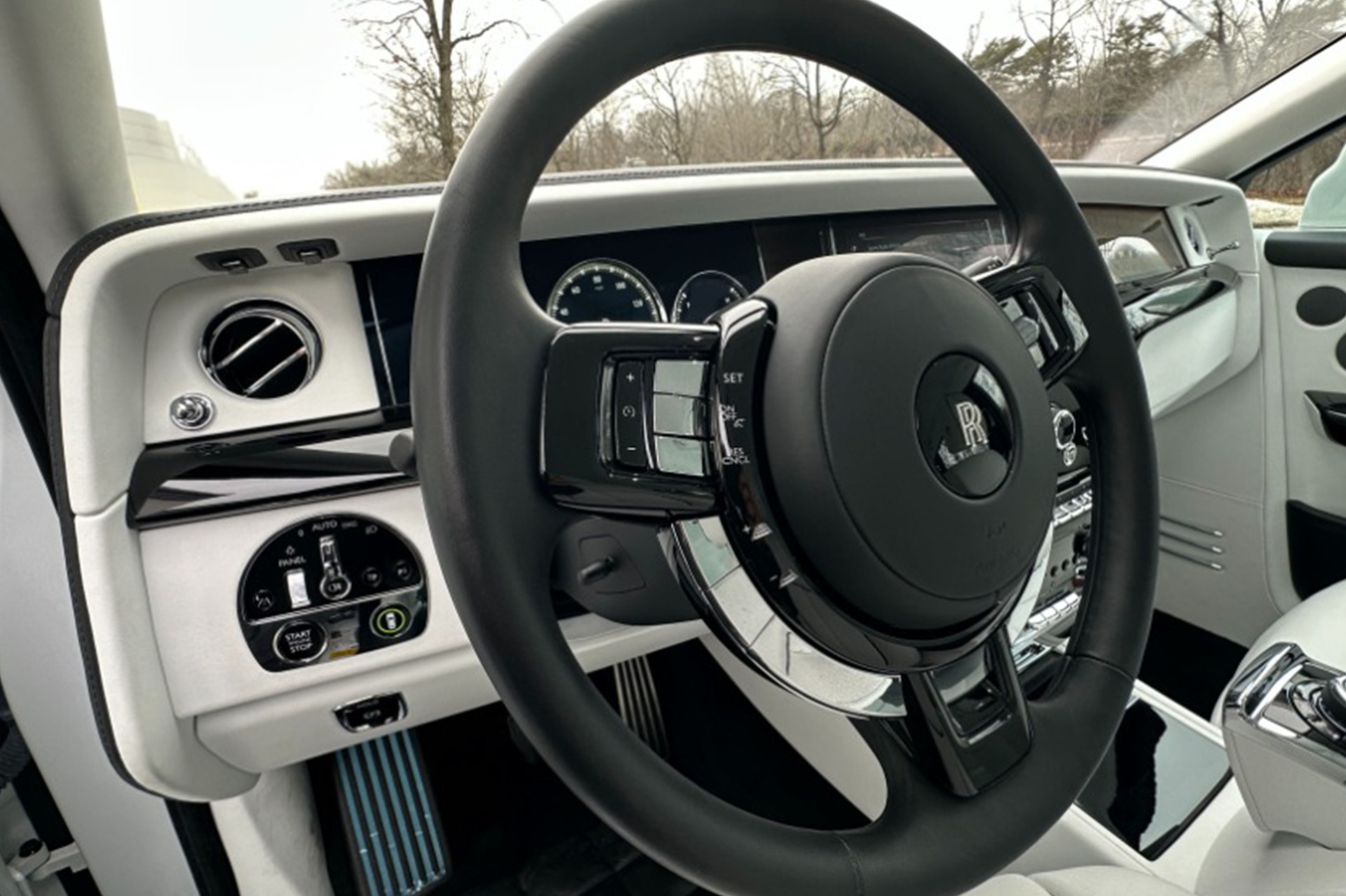 2022 Rolls-Royce Phantom Image 8
