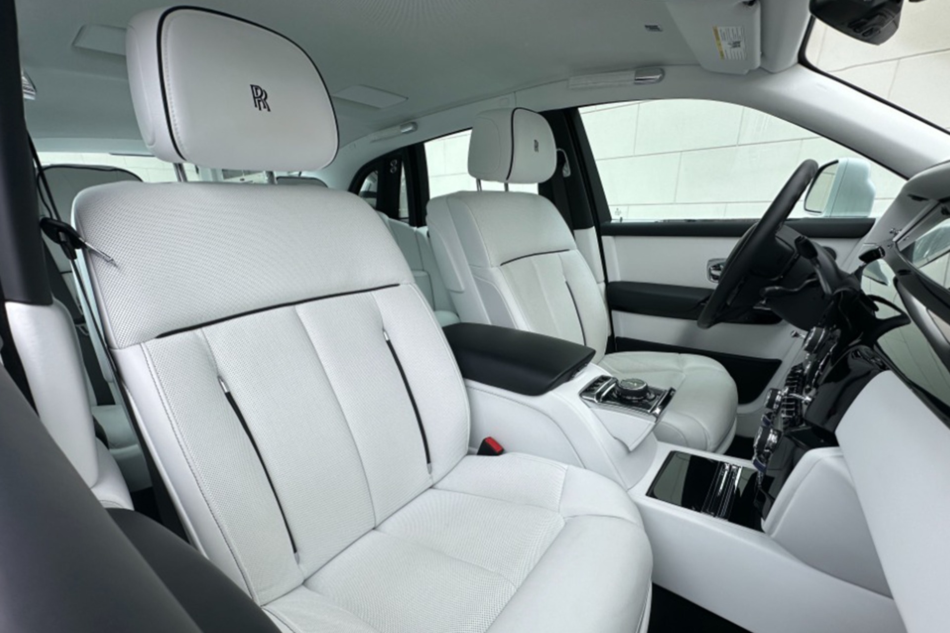 2022 Rolls-Royce Phantom Image 9