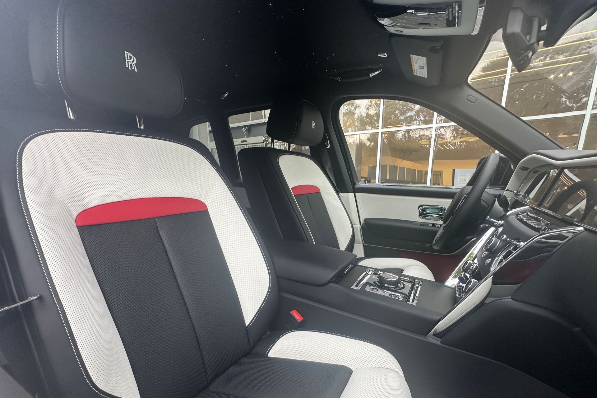 2027 Rolls-Royce Cullinan Image 10