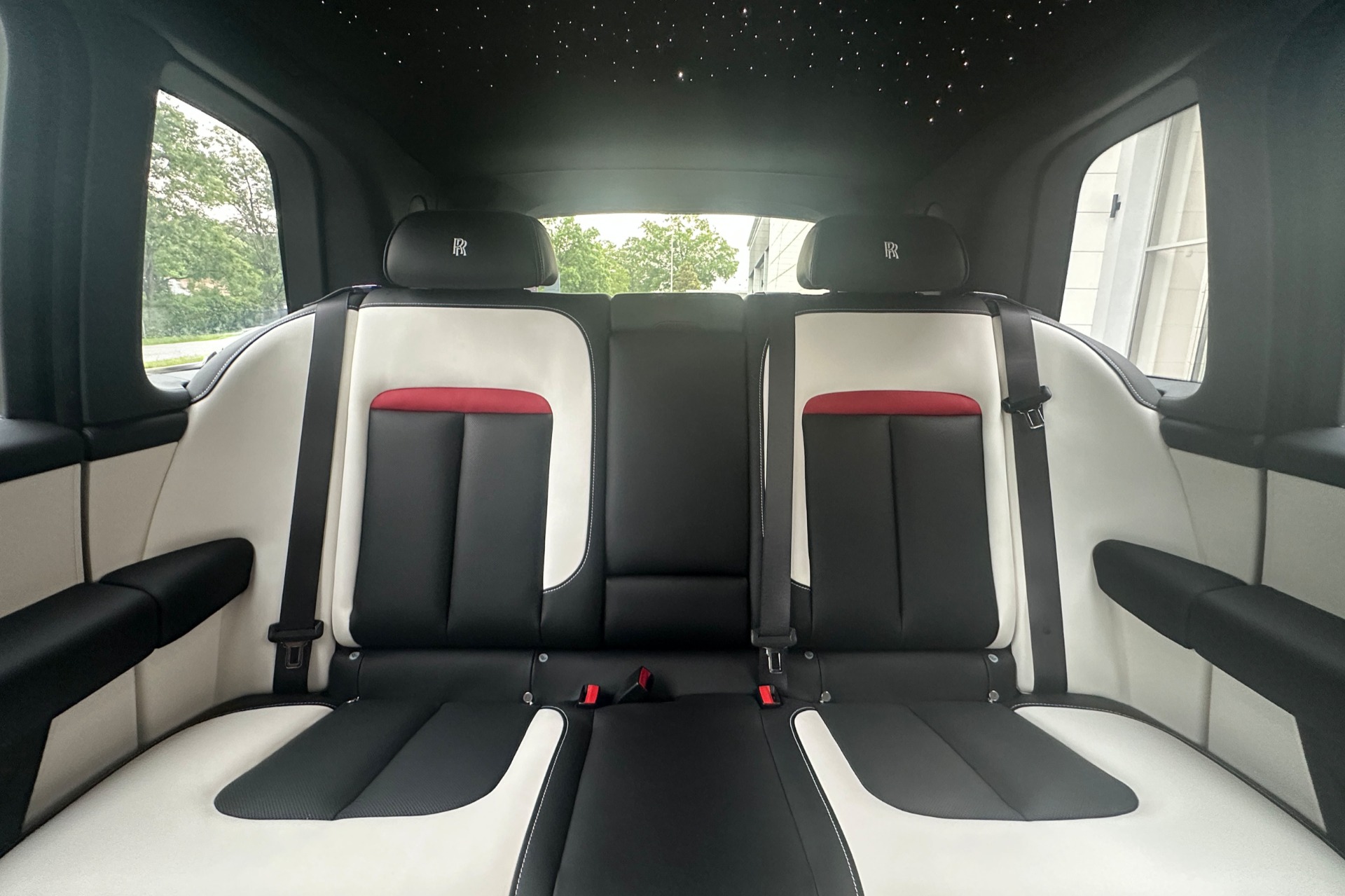 2027 Rolls-Royce Cullinan Image 14